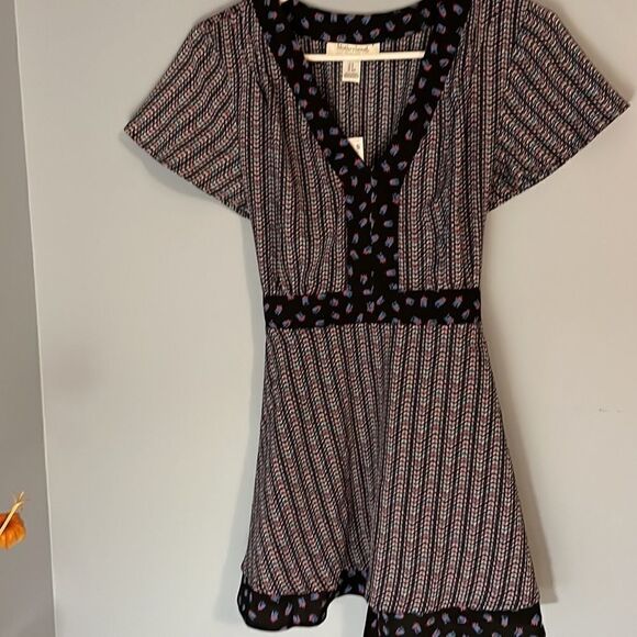 Motherhood Maternity Small V neck Short Sleeved Blouse with Tie - Picture 4 of 7